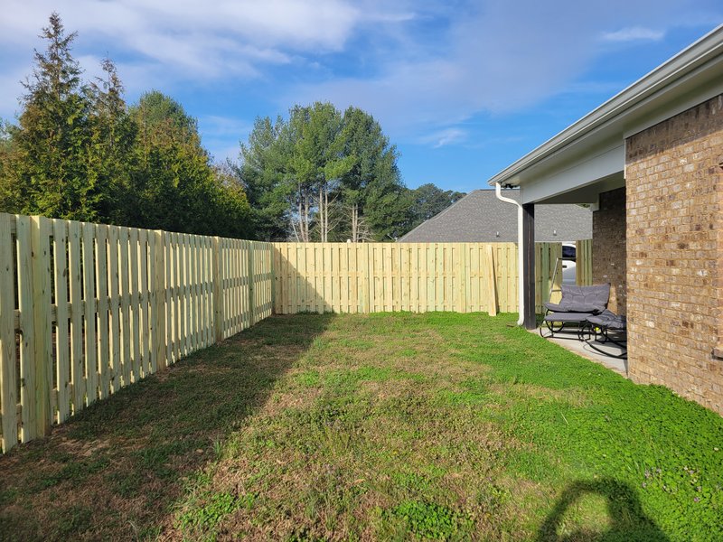 Wood shadowbox privacy fence